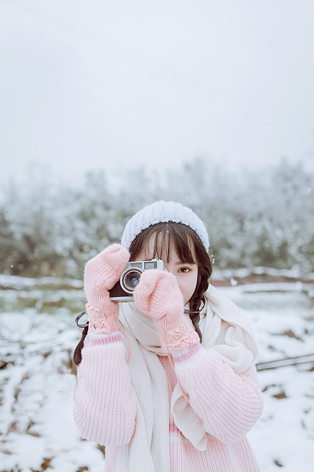 卡哇伊可爱女生雪地粉嫩装