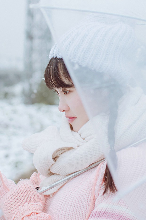 卡哇伊可爱女生雪地粉嫩装