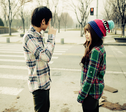 热恋中的情侣唯美爱情图片