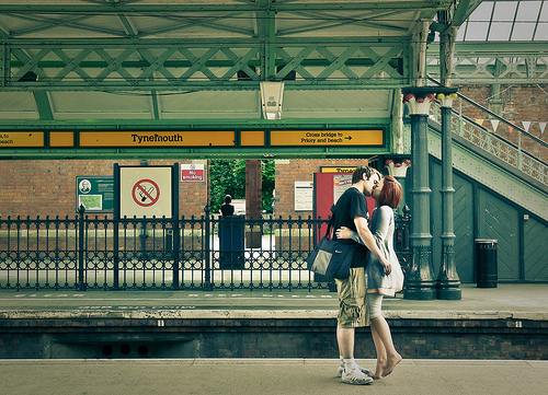 热恋中的情侣唯美爱情图片