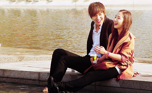 热恋中的情侣唯美爱情图片