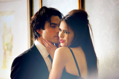 热恋中的情侣唯美爱情图片