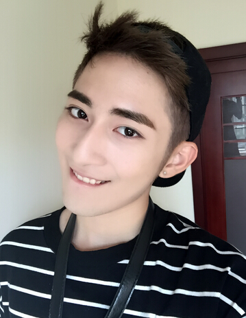小清新俊俏帅哥图片大全
