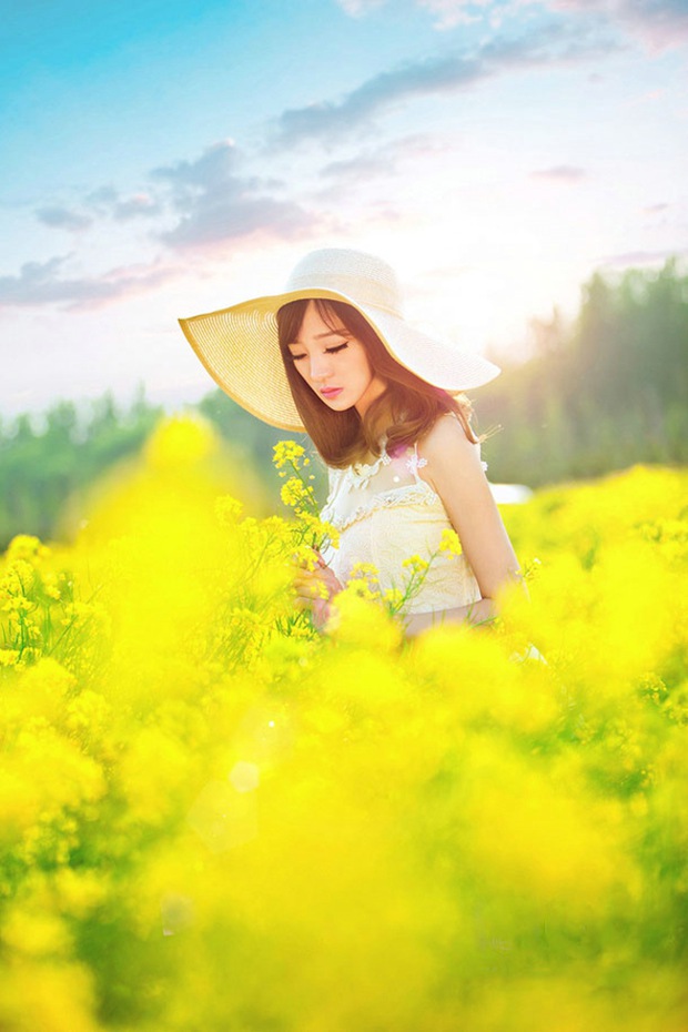 最美油菜花可爱女生甜美图片