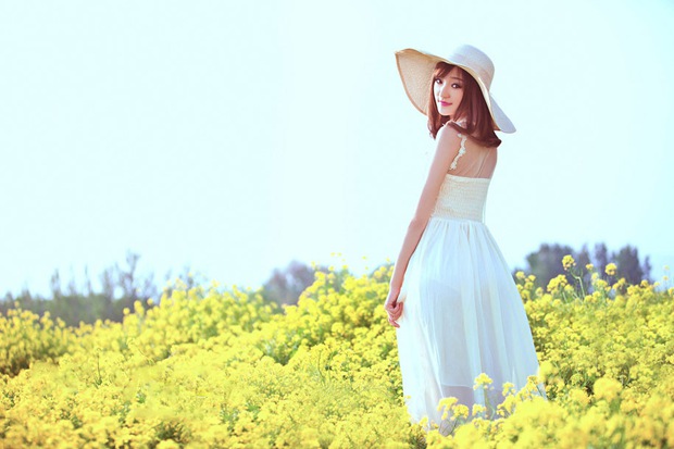 最美油菜花可爱女生甜美图片