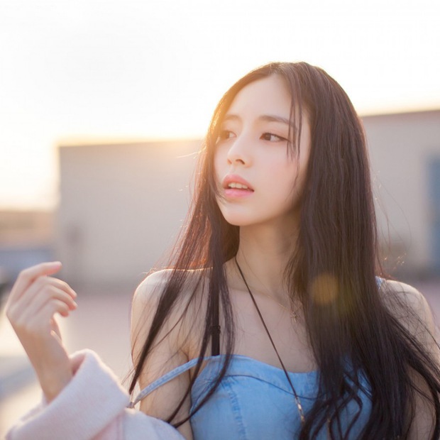 校花女神清纯美女天台照片