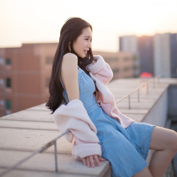 校花女神清纯美女天台照片