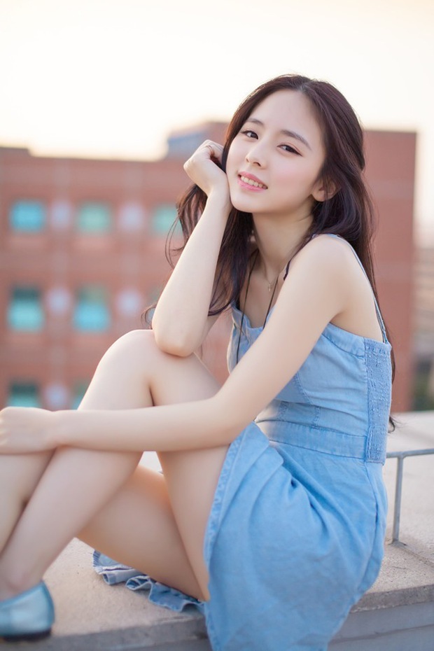 校花女神清纯美女天台照片