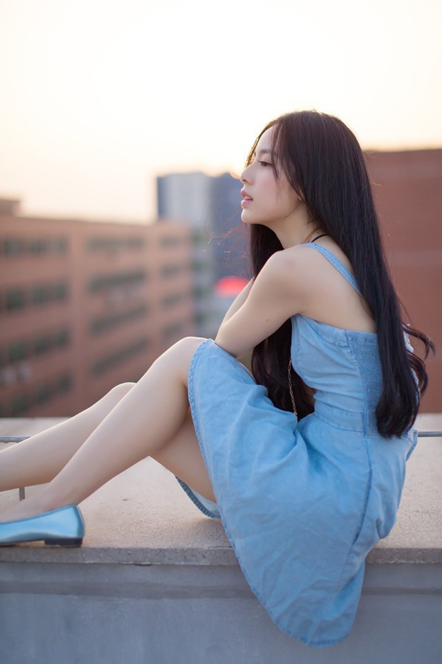 校花女神清纯美女天台照片