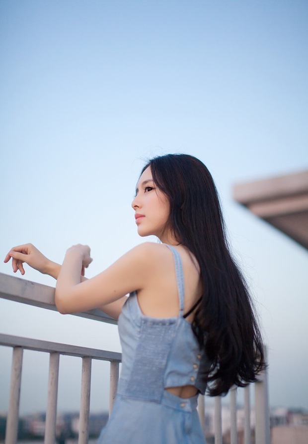 校花女神清纯美女天台照片