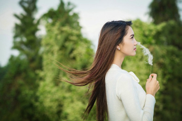 清纯气质短裙长发美女图片