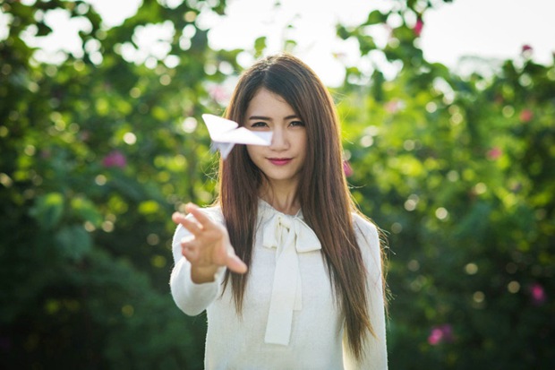 清纯气质短裙长发美女图片