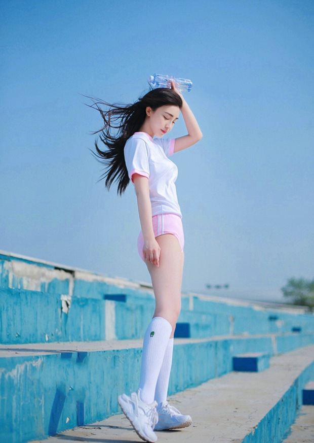 清纯可爱百变美女图片大全