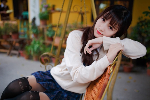 唯美清纯学生妹小院悠闲假期