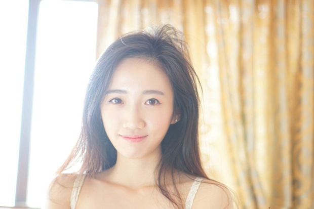 柔美阳光清纯女孩早安图片