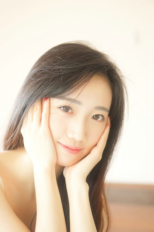 柔美阳光清纯女孩早安图片