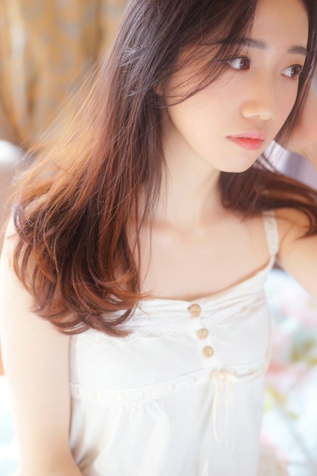 柔美阳光清纯女孩早安图片