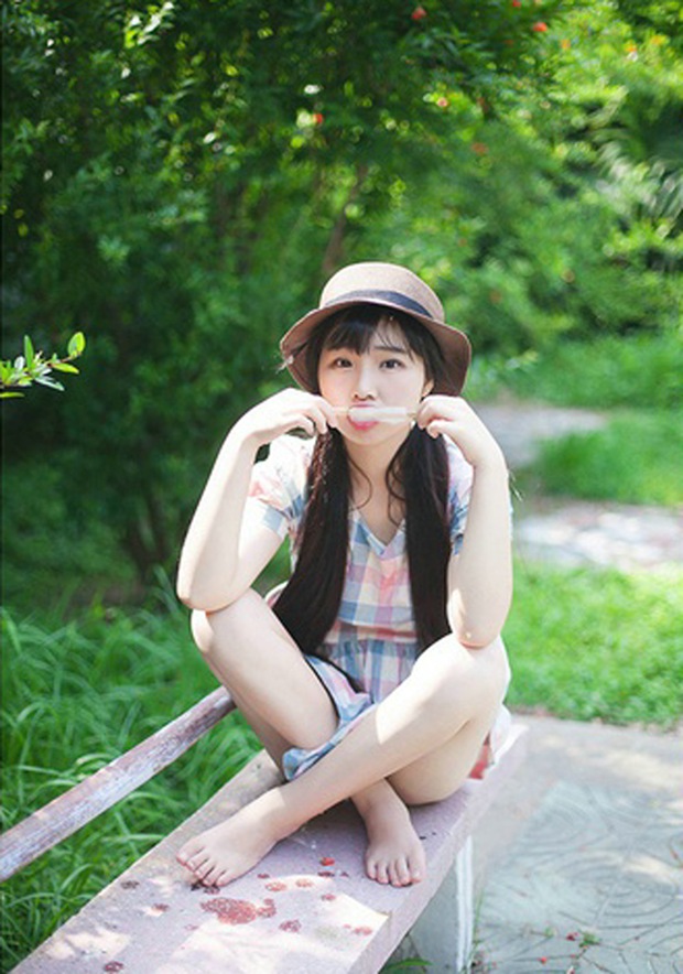 冰棍消暑夏天可爱萌妹子