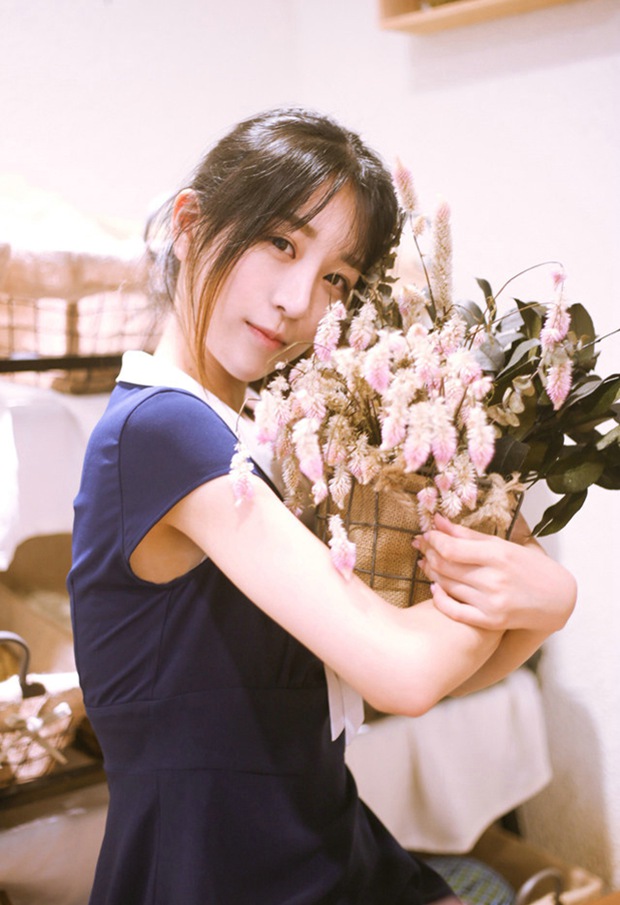 一见倾心砰然心动的可爱女生