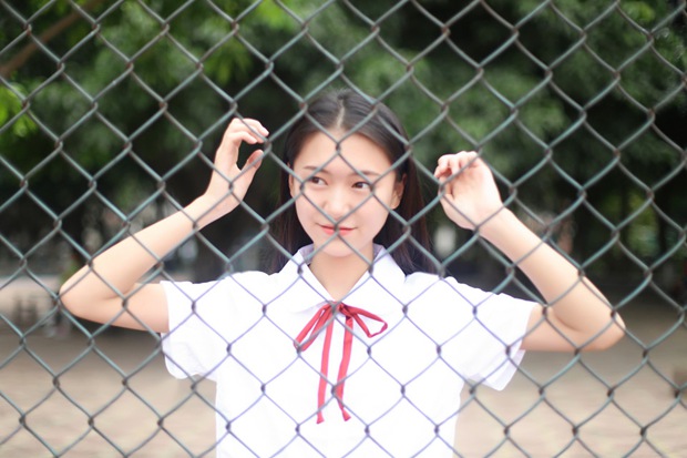 安静校园制服学生妹清纯照片