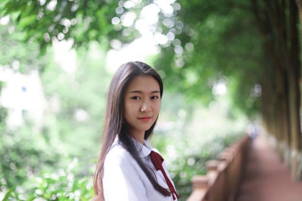 安静校园制服学生妹清纯照片