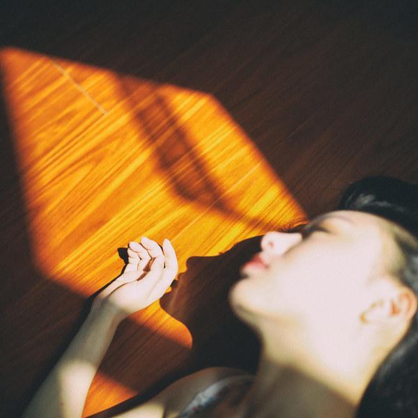 一个人的独舞思念伤感女子图片