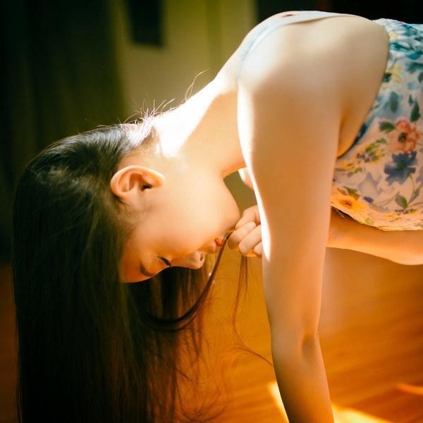 一个人的独舞思念伤感女子图片
