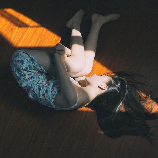 一个人的独舞思念伤感女子图片