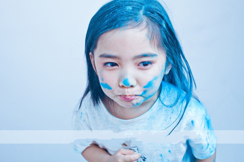 可爱色彩涂鸦小女孩快乐笑容