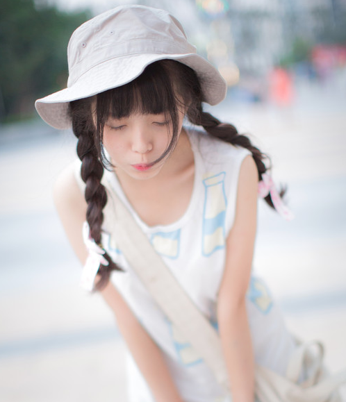 卡哇伊可爱的学生校园小美女