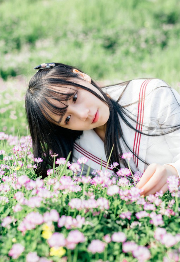 小清新校园校花学生妹子踏青照片