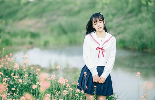 小清新校园校花学生妹子踏青照片