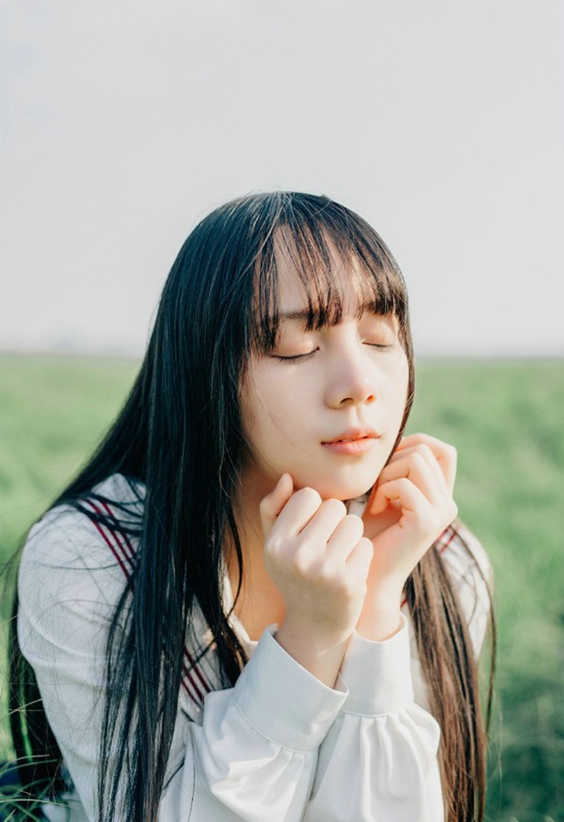小清新校园校花学生妹子踏青照片
