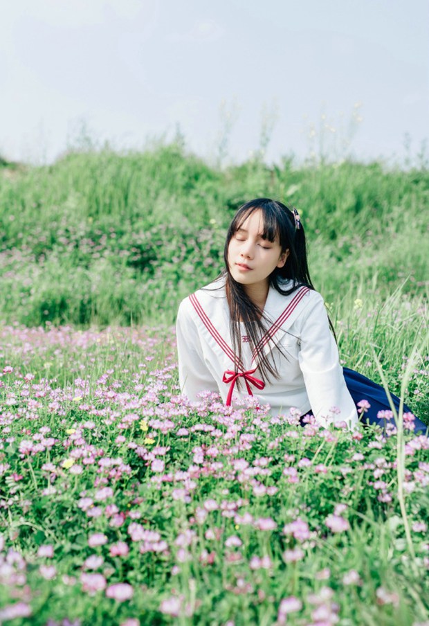 小清新校园校花学生妹子踏青照片