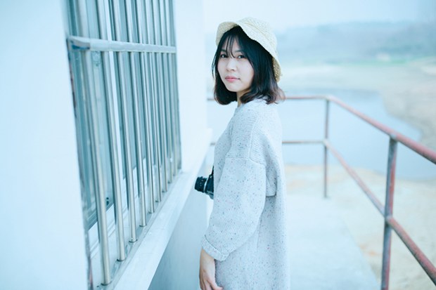 爱拍照爱摄影清纯文艺女青年