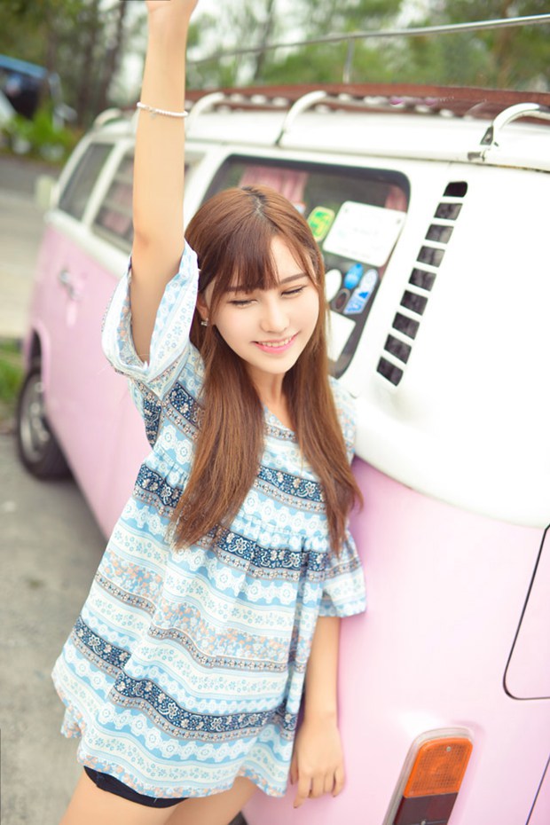 夏日可爱女生碎花清新妹子
