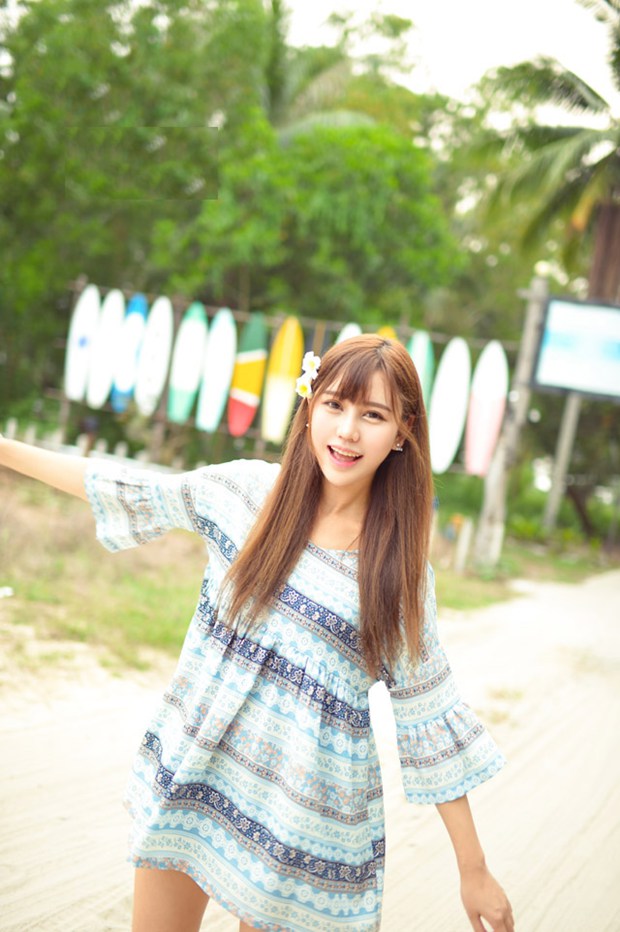 夏日可爱女生碎花清新妹子