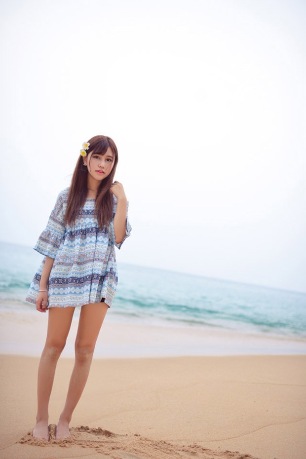 夏日可爱女生碎花清新妹子