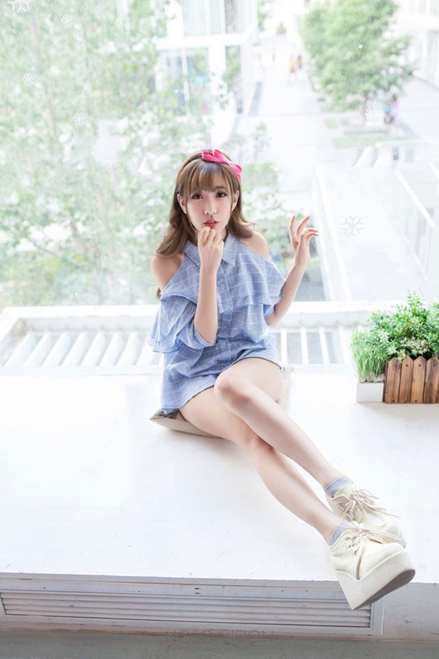 萌萌哒可爱女生俏皮吐舌表情