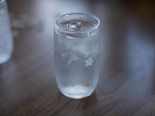 好看的饮料玻璃瓶小清新图片