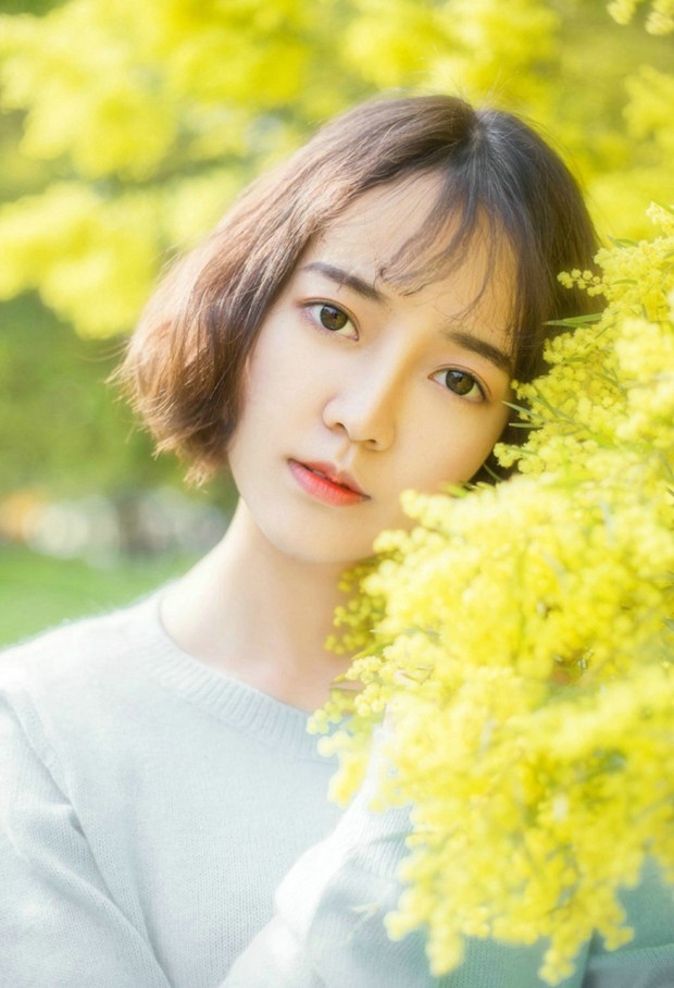 春暖花开黄花清新可爱女生