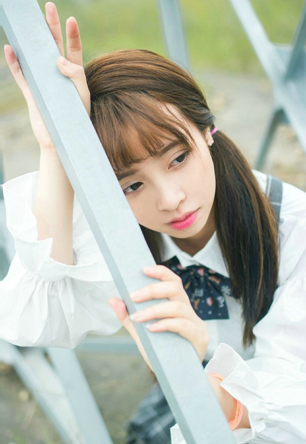 清纯马尾辫音乐系女学生图片 www.bugela.com 