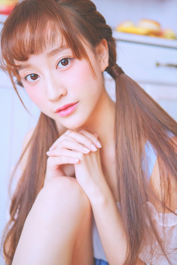 俏皮清纯水蜜桃美女图片