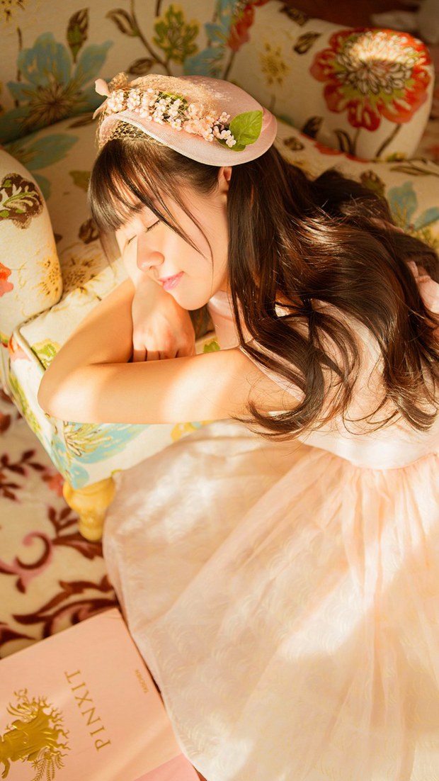 温暖可爱的早安美女图片