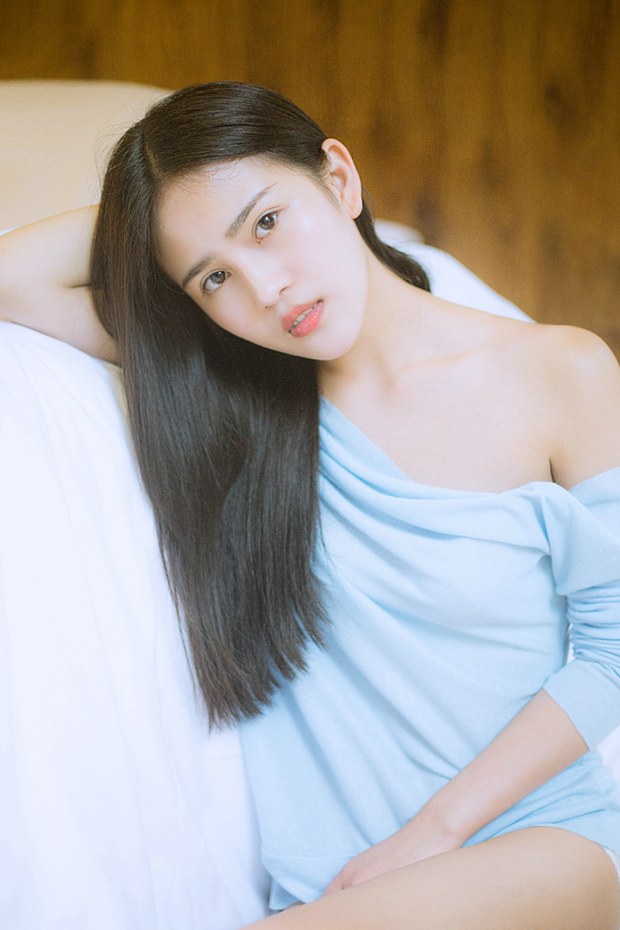 干净柔美的清纯美女照片