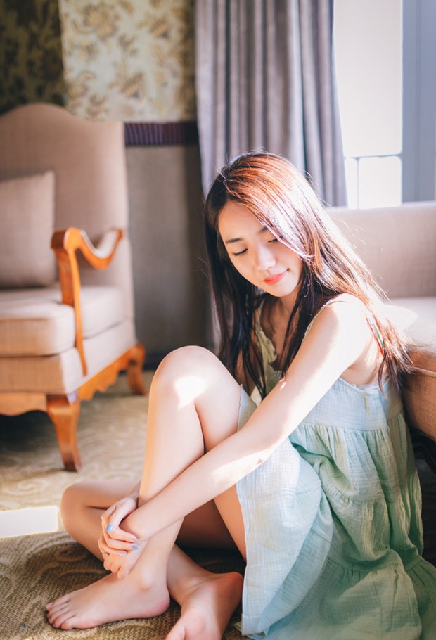 可爱女生的公寓下午时光图片