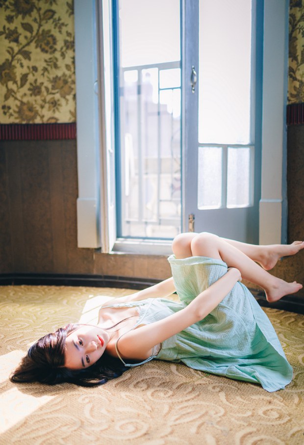 可爱女生的公寓下午时光图片