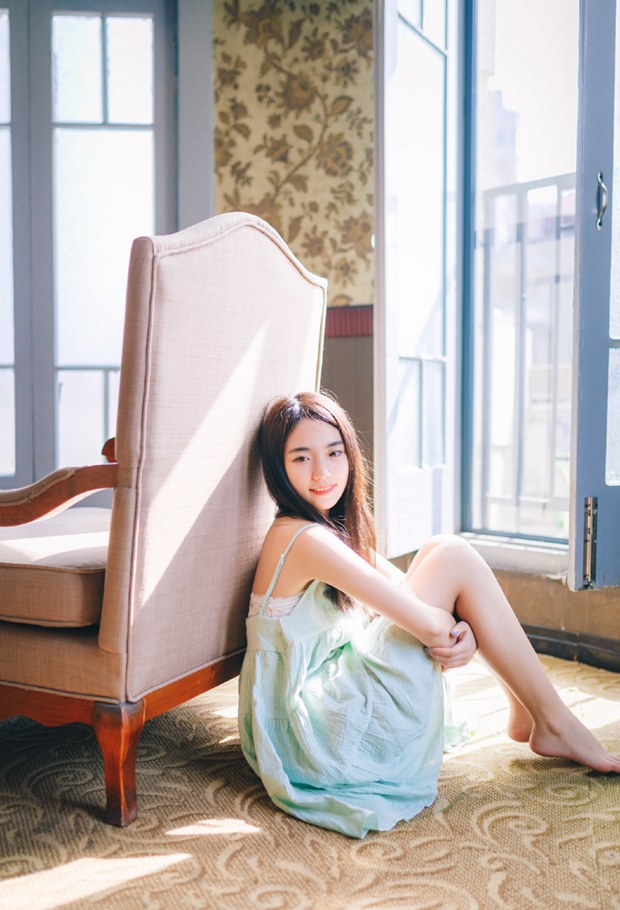 可爱女生的公寓下午时光图片