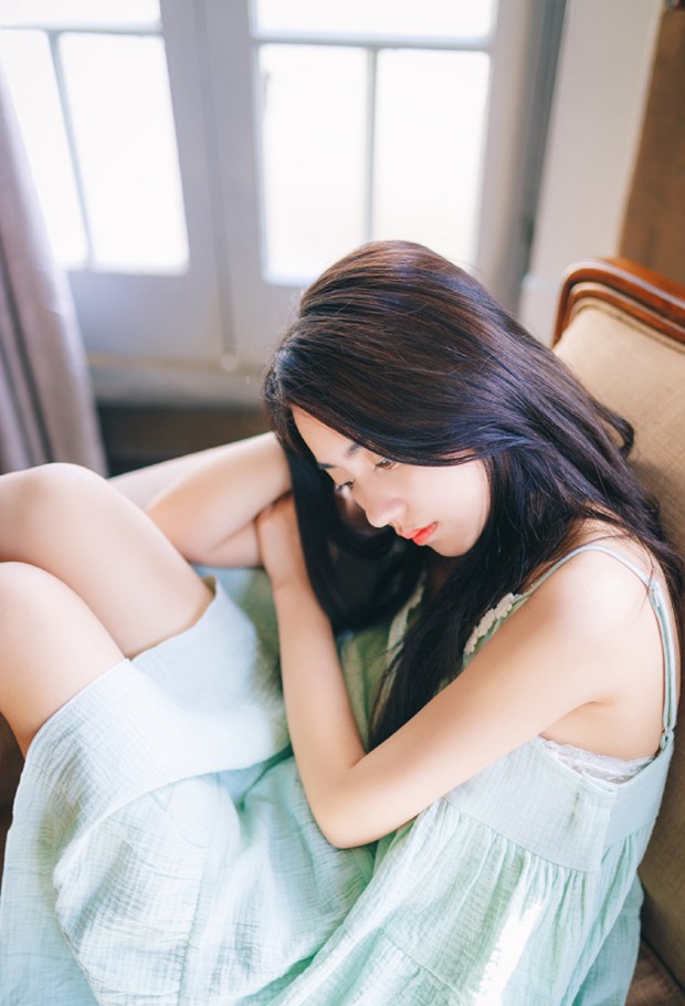 可爱女生的公寓下午时光图片