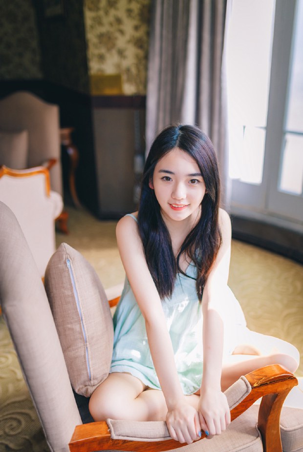 可爱女生的公寓下午时光图片